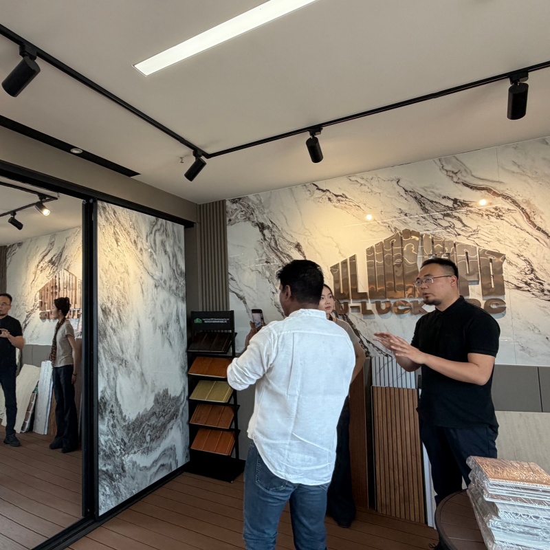 CUSTOMERS VISIT THE SHOWROOM